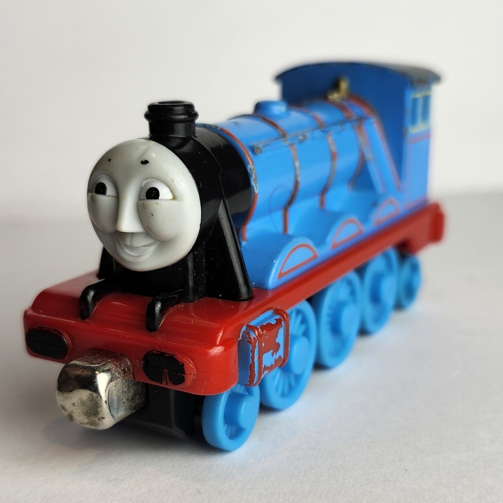 GORDON  2009 Take-N-Play Diecast Train from Thomas ( track take and play…